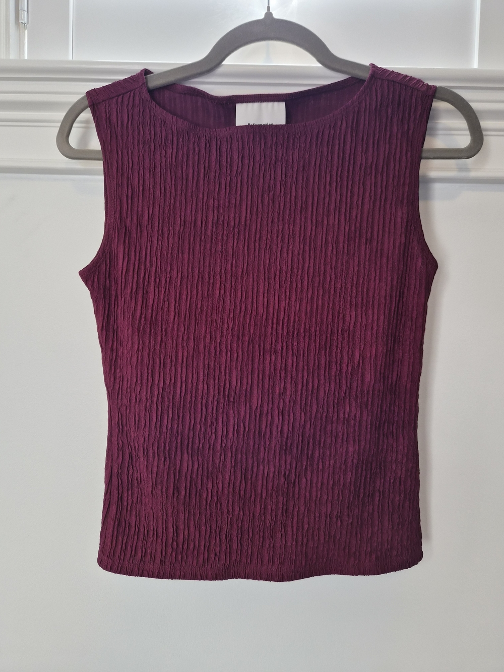 Reformation Dusk Knit Top. Textured, Sleeveless, Tank Top in Burgundy. Small.